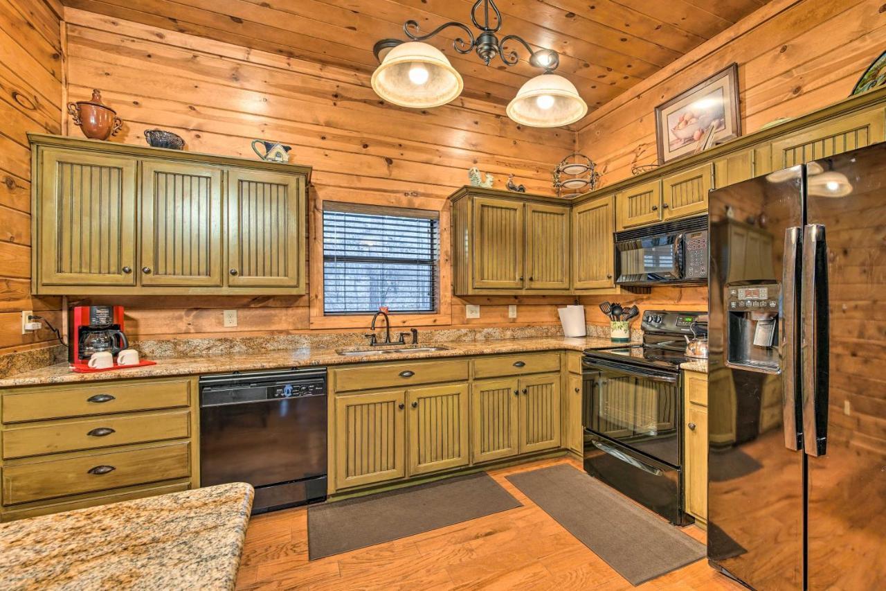 Broken Bow Cabin With Deck, Hot Tub And Fire Pit! المظهر الخارجي الصورة