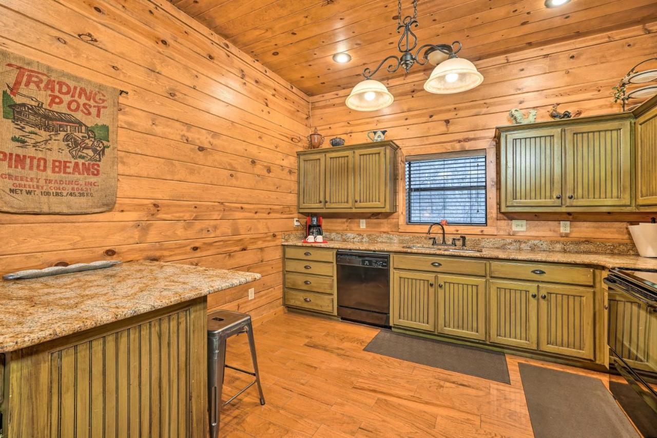 Broken Bow Cabin With Deck, Hot Tub And Fire Pit! المظهر الخارجي الصورة