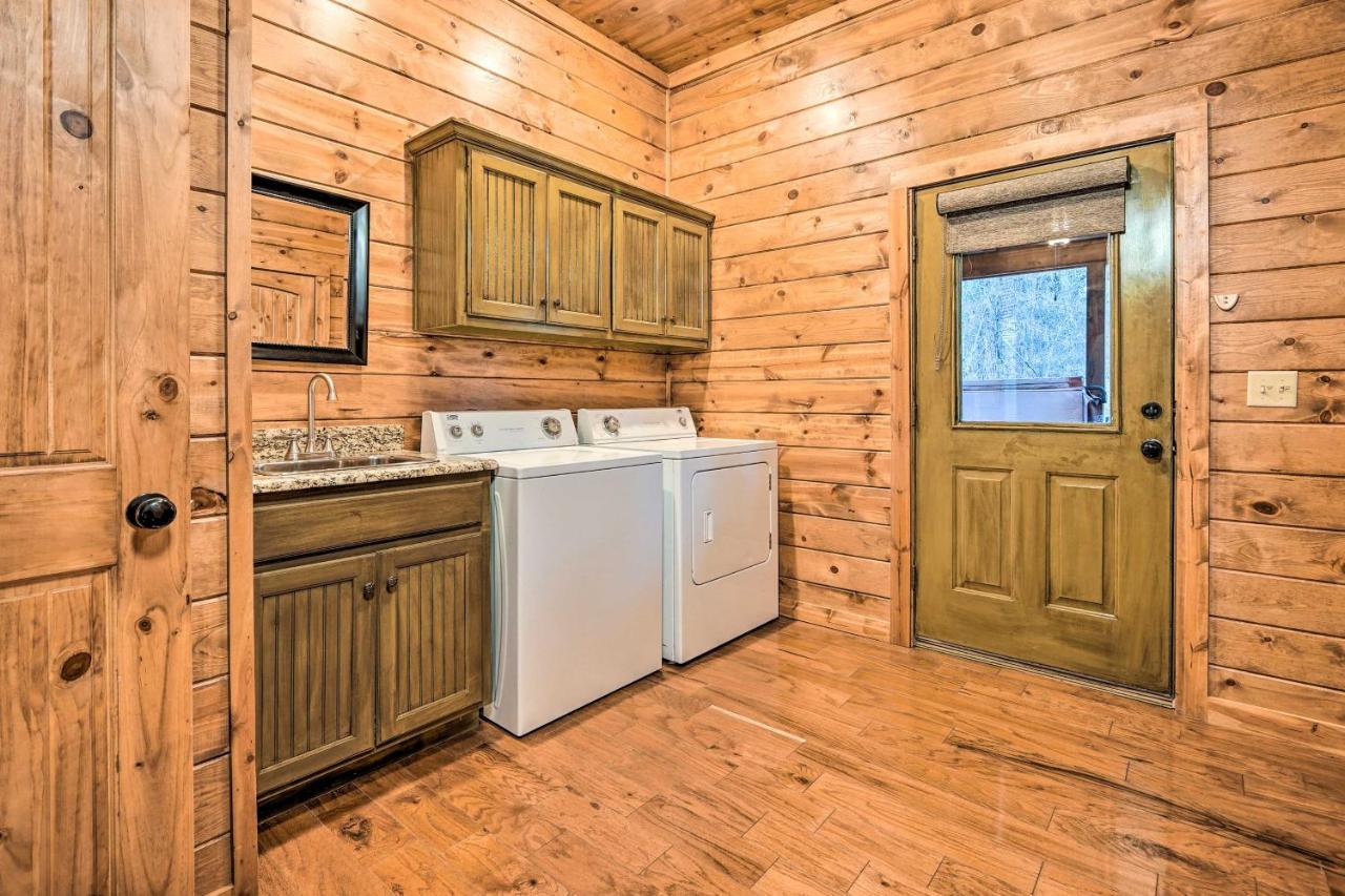 Broken Bow Cabin With Deck, Hot Tub And Fire Pit! المظهر الخارجي الصورة