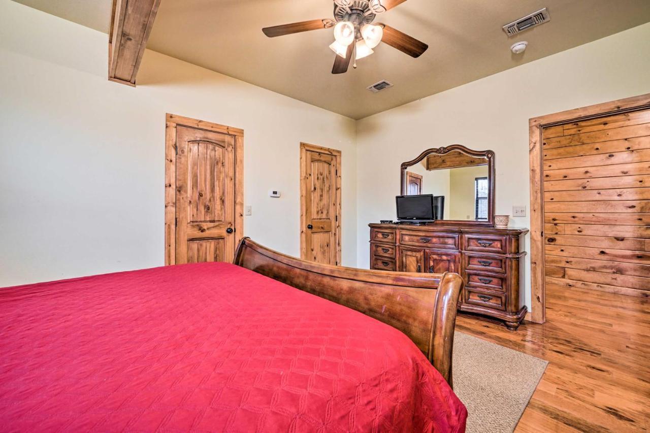 Broken Bow Cabin With Deck, Hot Tub And Fire Pit! المظهر الخارجي الصورة